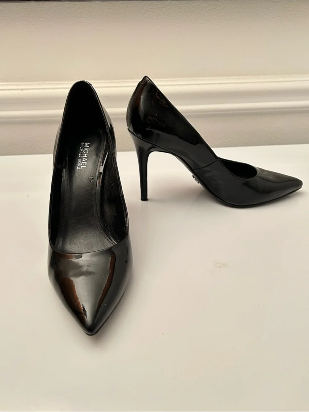 MICHAEL Michael Kors Black Patent Pointed Toe Pumps 6.5 - Picture 3 of 10